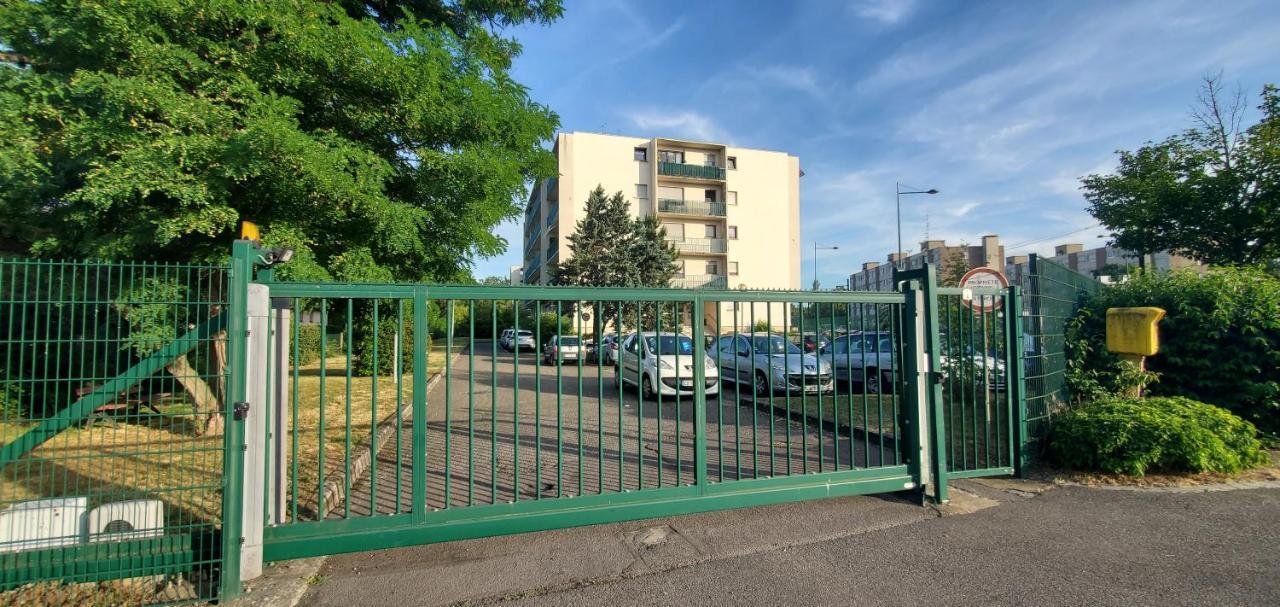 Studio Rdc Calme Avec Parking Ferme Pres Autoroute Et Tram C Mulhouse Eksteriør billede