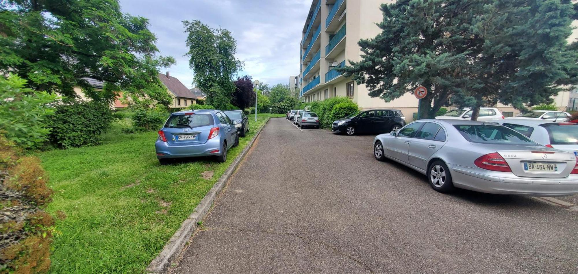 Studio Rdc Calme Avec Parking Ferme Pres Autoroute Et Tram C Mulhouse Eksteriør billede